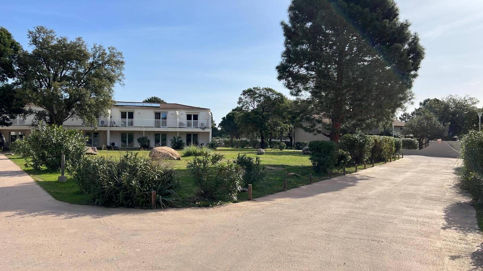 Residence Fiori Di Cala Rossa Lecci Kültér fotó